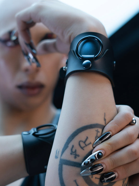 Black Invisible Armcuff