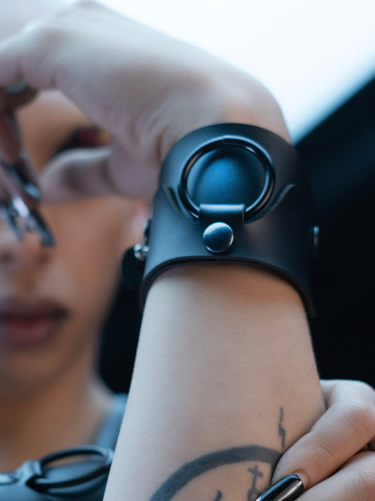 Black Invisible Armcuff